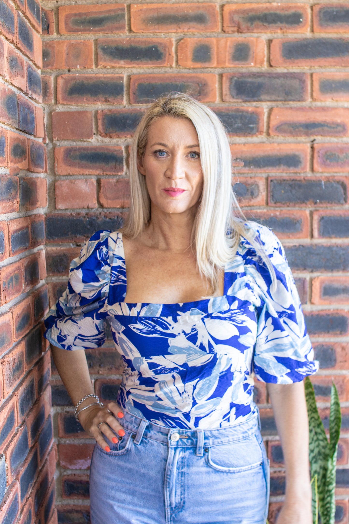 TOP - BLUE AND WHITE FLORAL