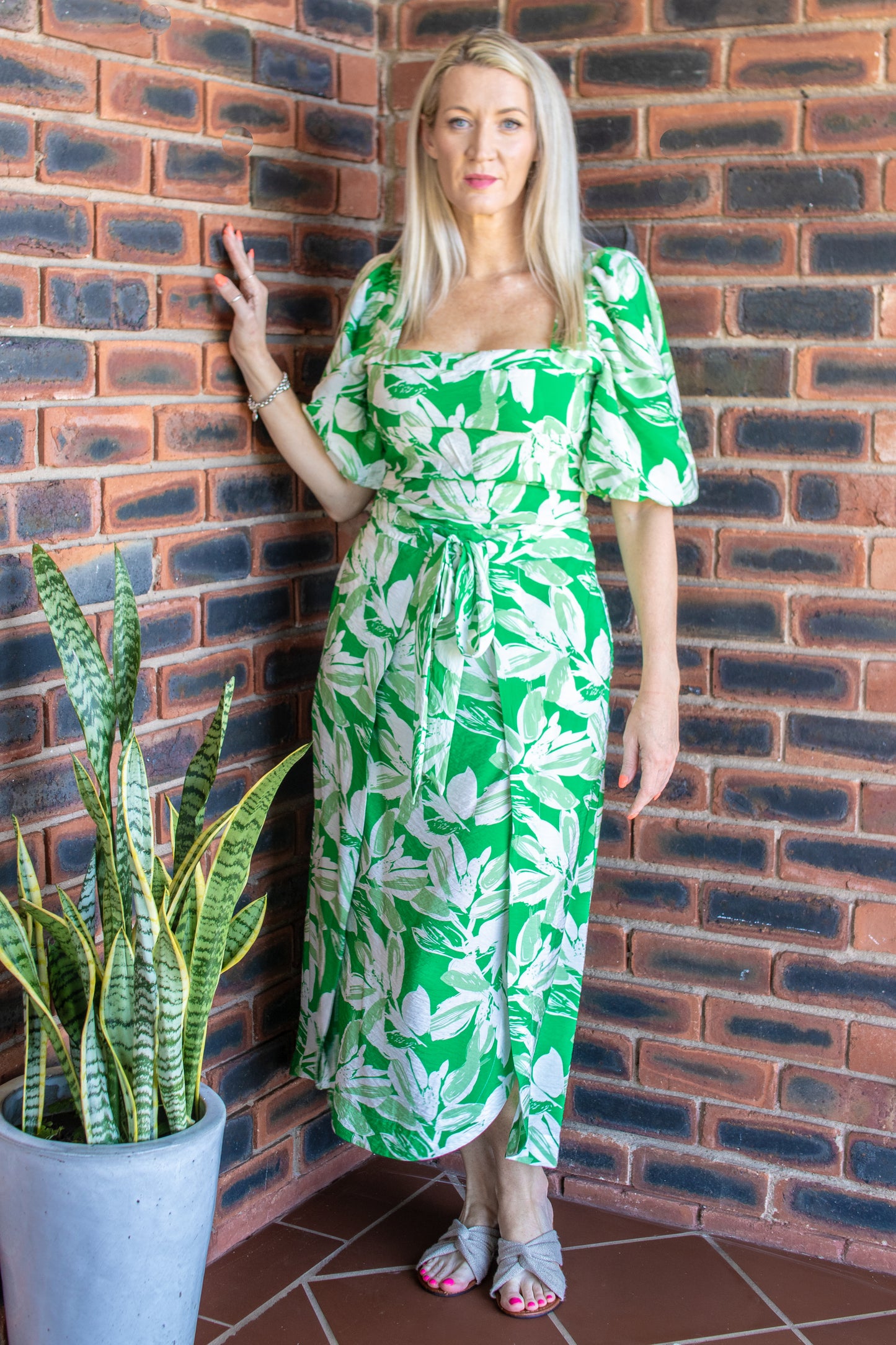 TOP - GREEN AND WHITE FLORAL