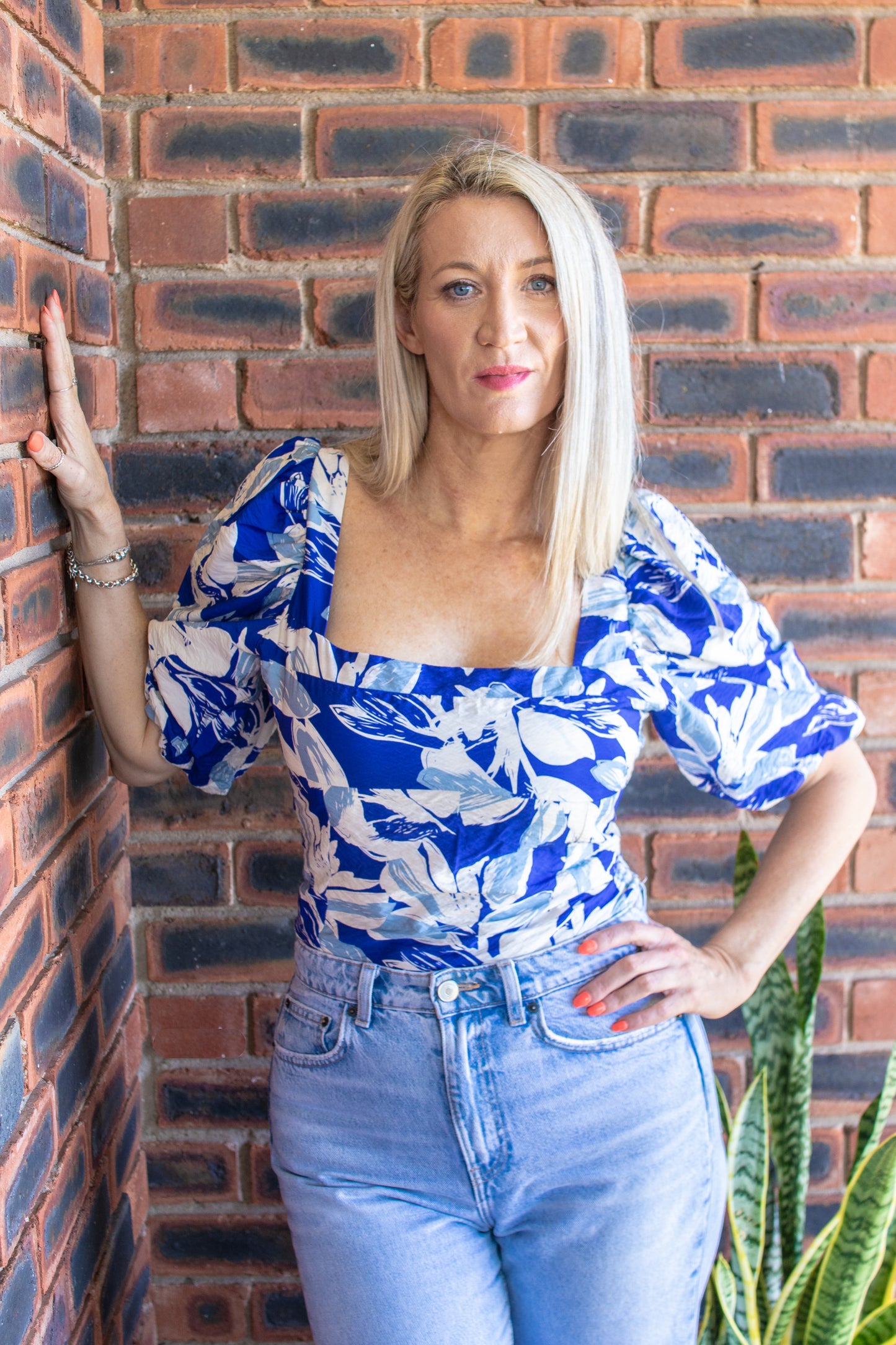 TOP - BLUE AND WHITE FLORAL
