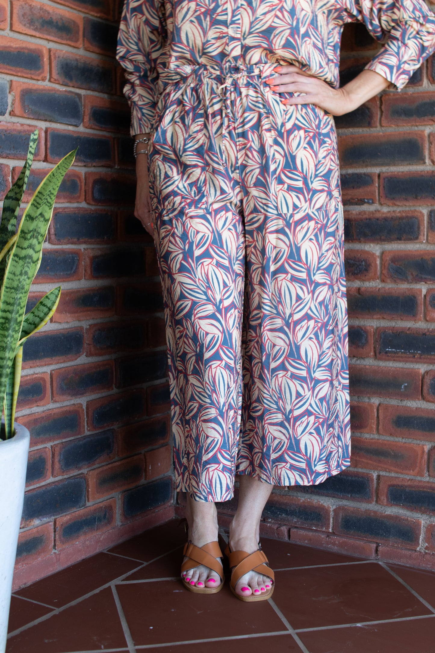 PANTS - NAVY & RED BOTANICAL