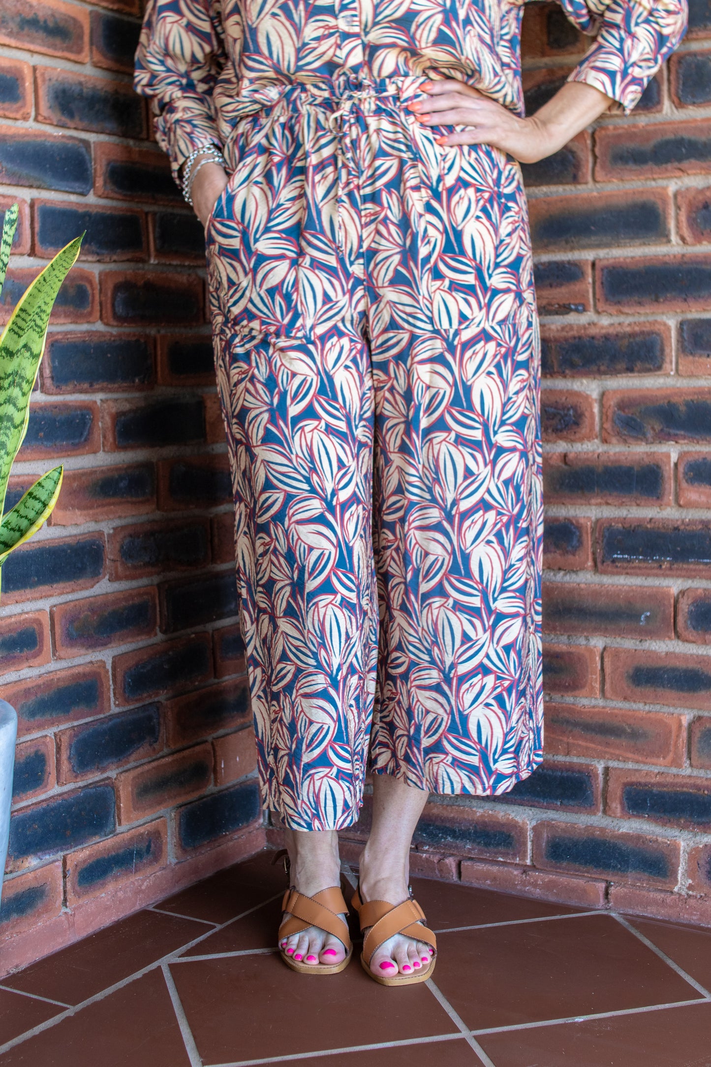 PANTS - NAVY & RED BOTANICAL