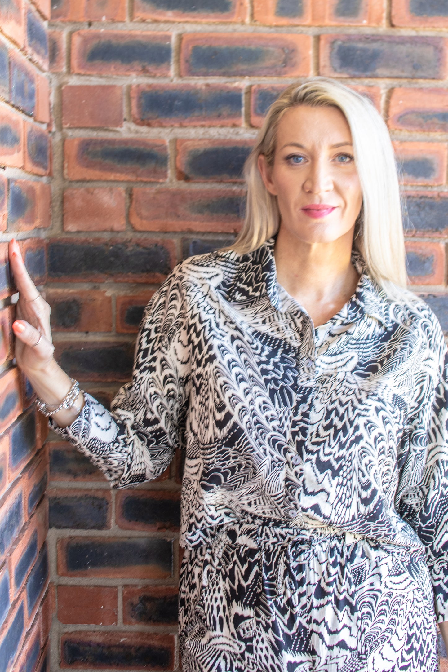 BUTTON UP BLOUSE - BLACK & WHITE ABSTRACT