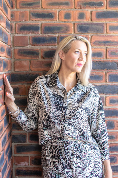 BUTTON UP BLOUSE - BLACK & WHITE ABSTRACT