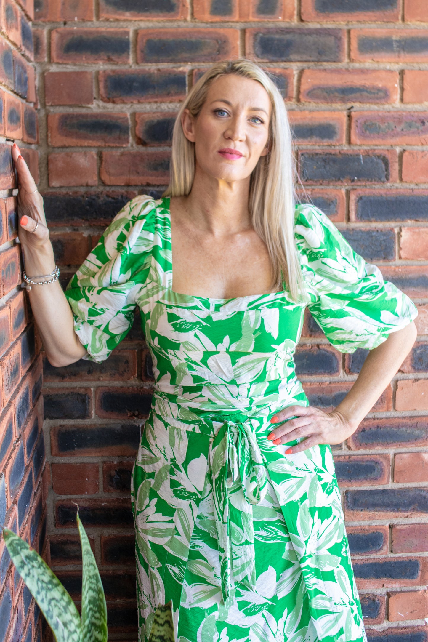 TOP - GREEN AND WHITE FLORAL