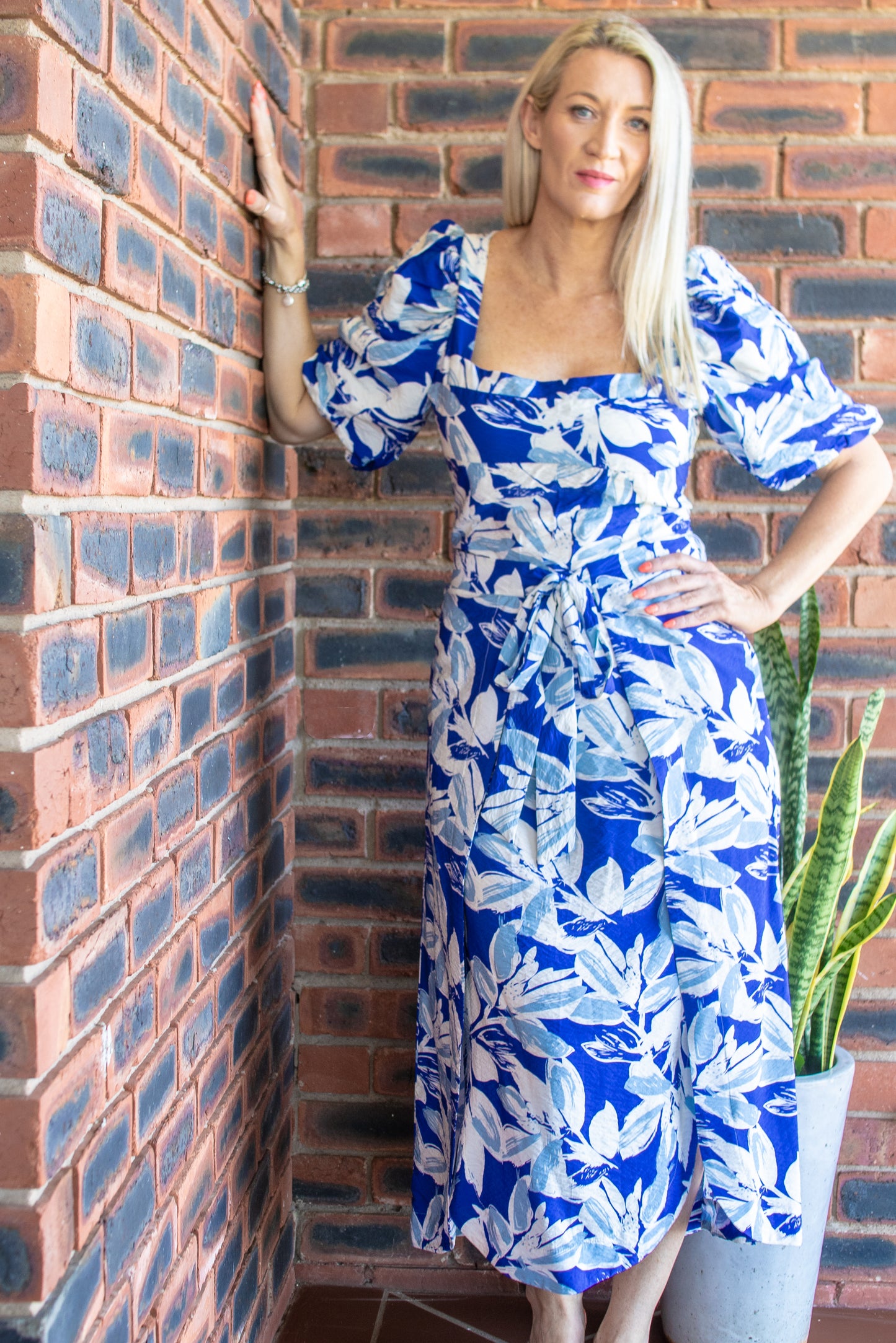 TOP - BLUE AND WHITE FLORAL