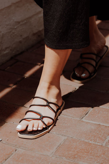 THE LYLA - Black