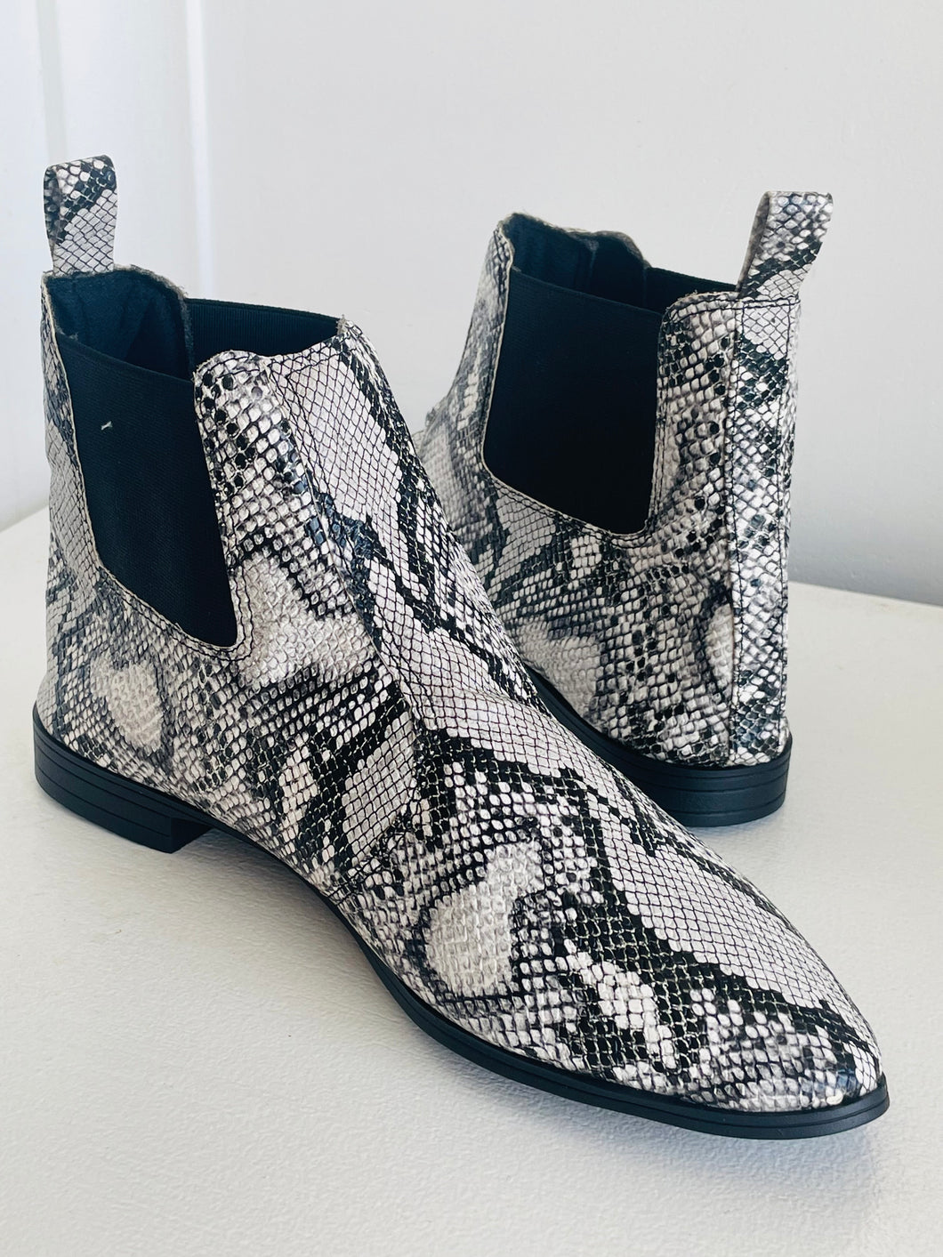 Mia deals snakeskin boots